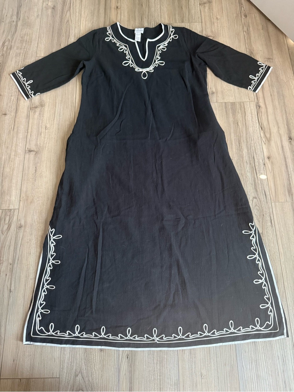 Soft Surroundings Black Embroidered Midi Kaftan with White Trim Size Medium